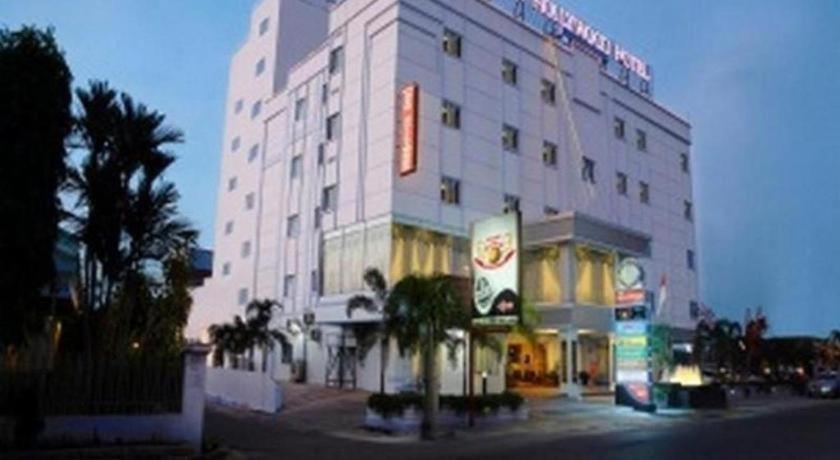 New Hollywood Hotel Pakanbaru Exteriör bild